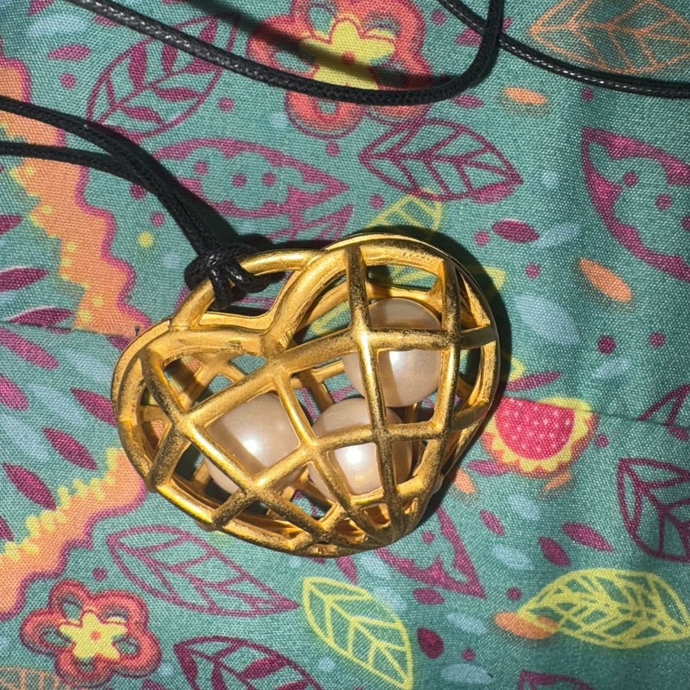 Source Unknown Gold Lattice Heart Necklace